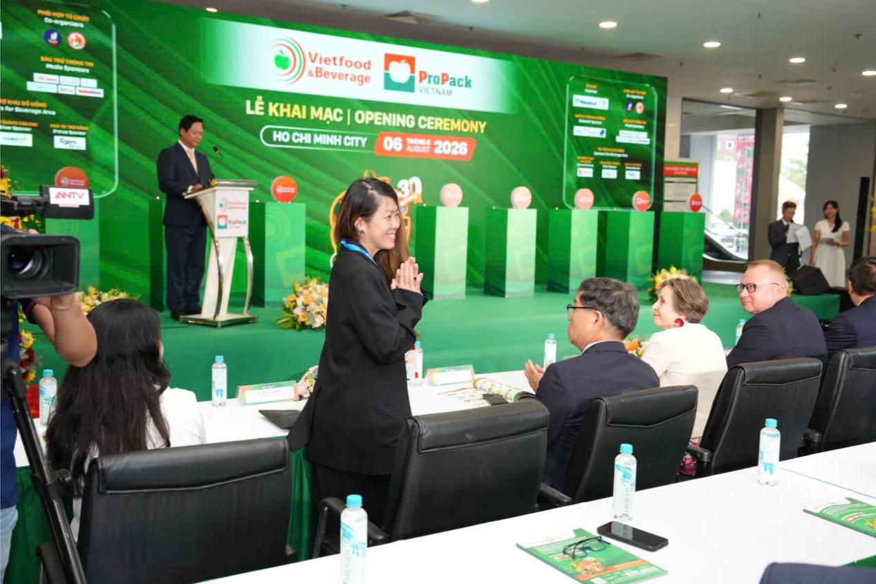 Bà Patsy Lim, Phó Tổng Giám đốc Phụ Trách Marketing Của Sabeco Tại Lễ Khai Mạc Triển Lãm Ngày 6 8 2026 (1)