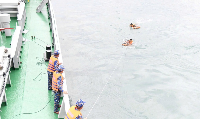 Da Nang Cuu Duoc 2 Trong So 4 Nguoi Bi Song Cuon Tai Mui Nghe 4