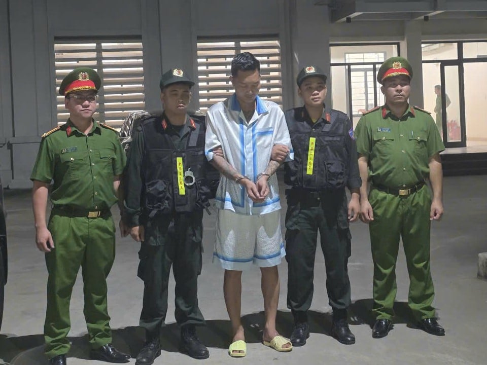 Huan Hoa Hong Bi Khoi To Them Toi Lua Dao Chiem Doat Tai San 1