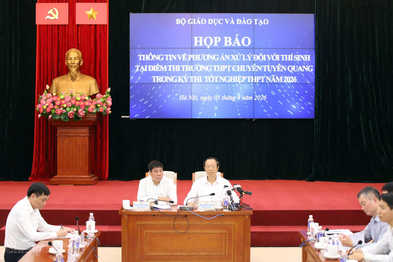 To Chuc Thi Lai Tat Ca Cac Mon Tai Diem Thi Truong Thpt Chuyen Tuyen Quang Vao 14 15 8 4