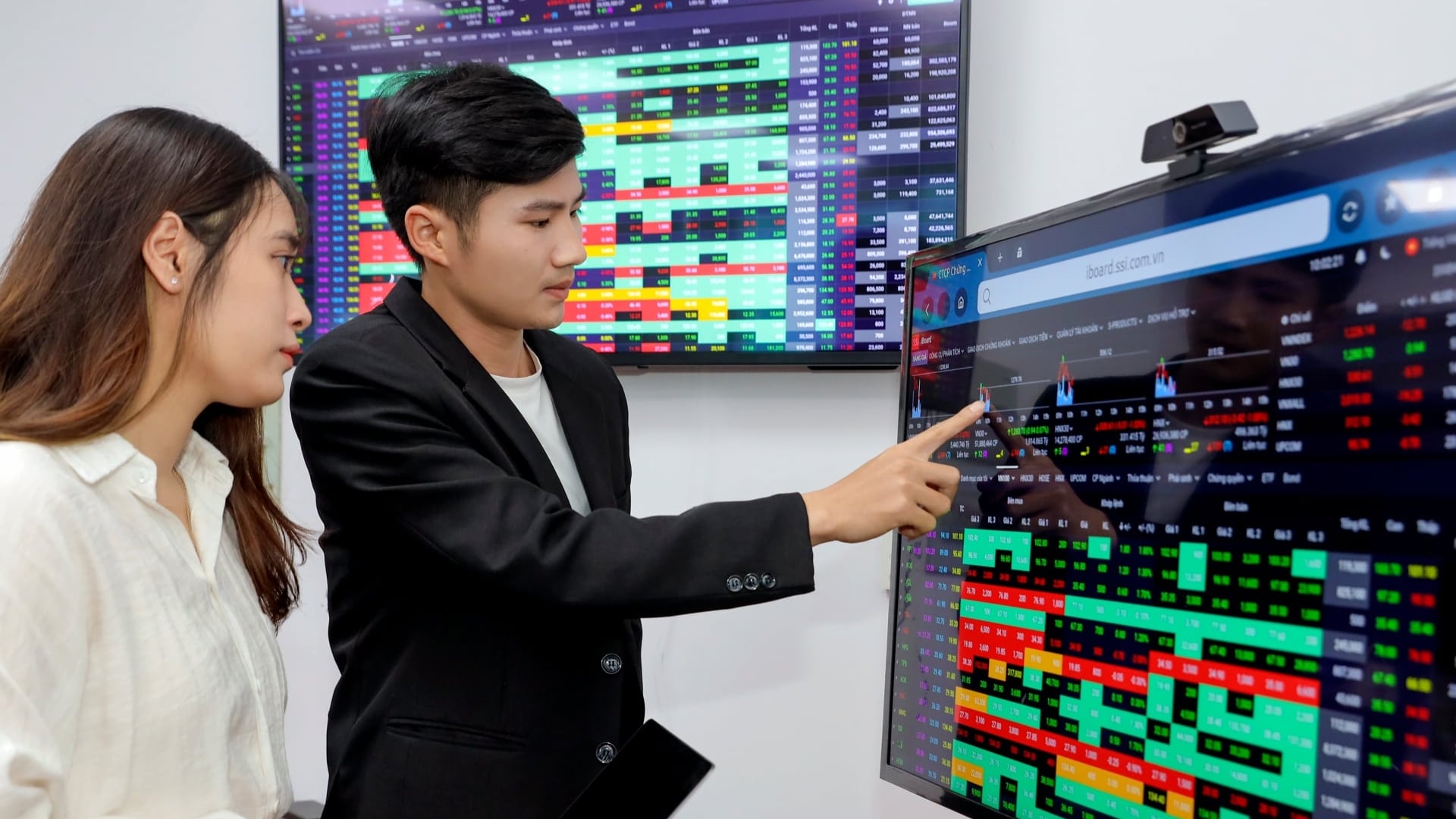 Vn Index Hut Moc 1 800 Diem Ap Luc Chot Loi Gia Tang Khi Hang T Do Ve 1