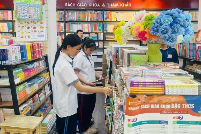 Bo Gddt Con Thieu Gan 392 Trieu Sach Giao Khoa Khong De Tai Dien Trong Nam Hoc Toi 1