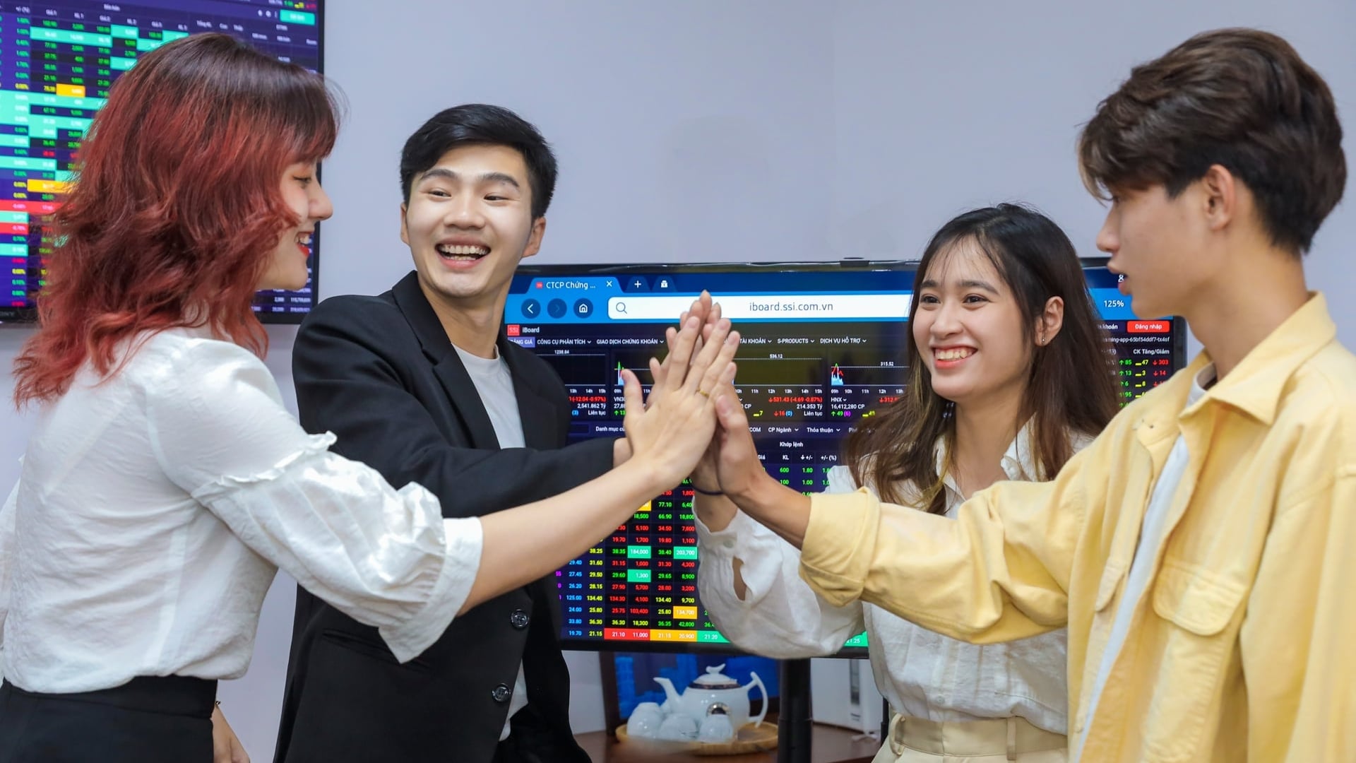 Co Phieu Ngan Hang Dau Khi Keo Vn Index Vuot 1 810 Diem Khoi Ngoai Mua Rong Hon 700 Ty 1