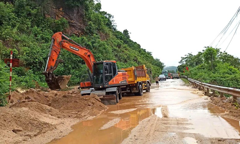 Cong Bo Tinh Huong Khan Cap Hu Hong Do Thien Tai Tren Quoc Lo 3 Va Duong Ho Chi Minh 1