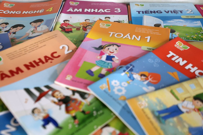 Hoan Thanh Cung Ung Sach Giao Khoa Con Thieu Truoc Ngay 22 9 1