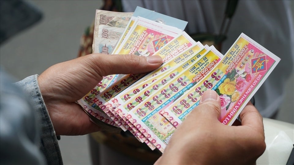 Người Việt chi hơn 100.000 tỷ đồng mỗi năm để mua xổ số Người Việt chi hơn 100.000 tỷ đồng mỗi năm để mua xổ số