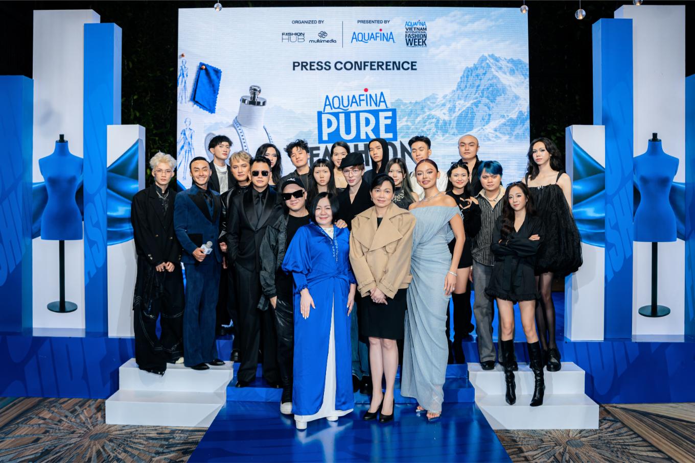 2. Madame Trang Lê, đại Diện Aquafina, Bộ Tứ Giám Khảo (Đỗ Mạnh Cường Hoàng Minh Hà Kelbin Lei Mai Ngô) Cùng Top 15 Thí Sinh Aquafina Pure Fashion 2026