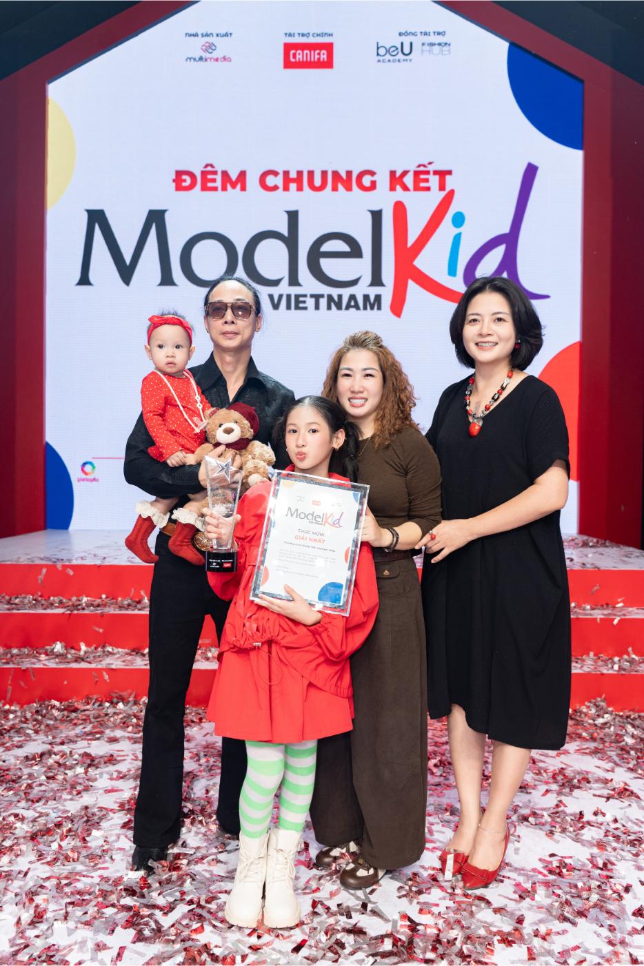 3. Ceo Thương Hiệu Thời Trang Canifa Bà Đoàn Thị Bích Ngọc Cùng Quán Quân Model Kid Vietnam 2026 Tạ Lâm Nhi Và Gia đình
