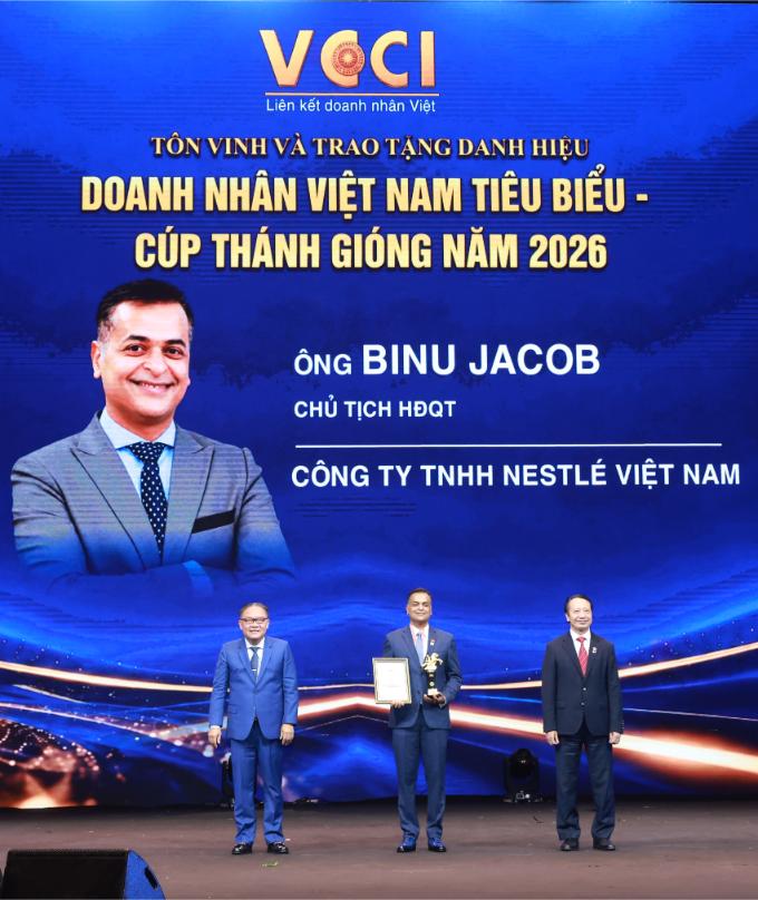 Tại Lễ Tôn Vinh Và Trao Tặng Danh Hiệu “doanh Nhân Việt Nam Tiêu Biểu Cúp Thánh Gióng” Năm 2026 Do Liên đoàn Thương Mại Và Công Nghiệp Việt Nam (vcci) Chủ Trì Tổ Chức Hướng Tới Ngày Doanh