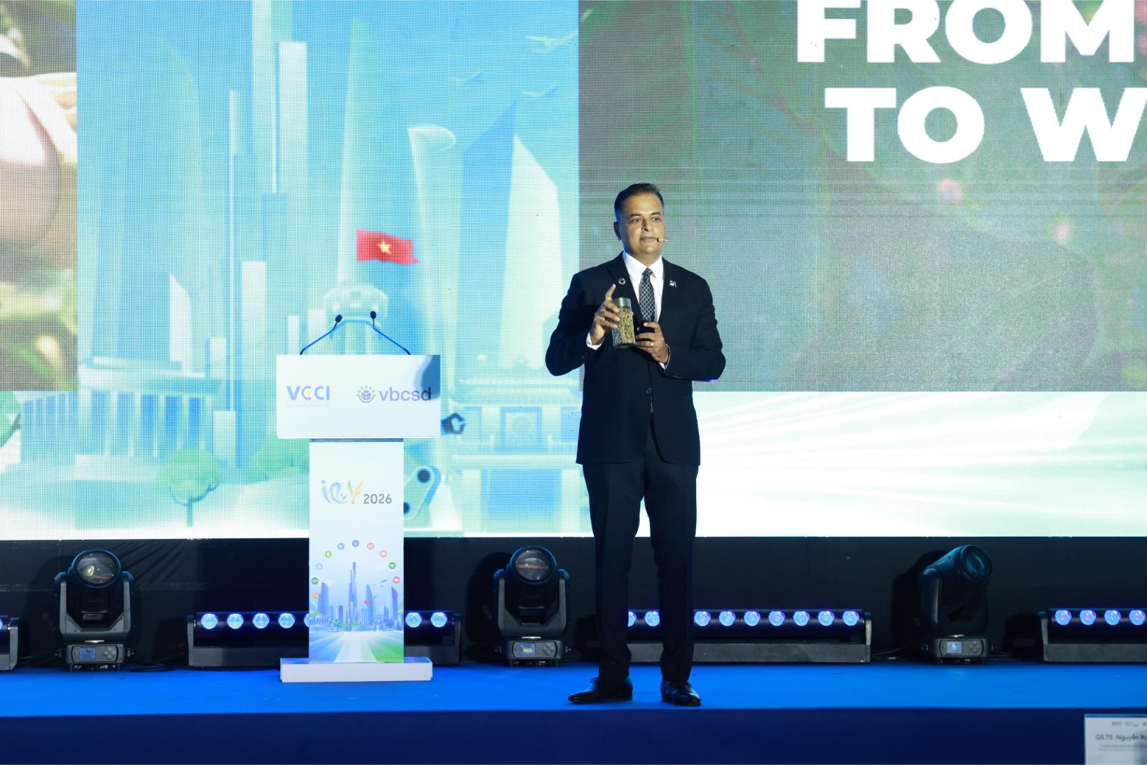 Tại Phiên Toàn Thể Vcsf 2026, Ông Binu Jacob – Tổng Giám đốc Nestlé Việt Nam, Đồng Chủ Tịch Vbcsd – Trình Bày Tham Luận “kiến Tạo Lợi Thế Cạnh Tranh Cho Việt Nam – Hành Trình Từ Nông T (1)