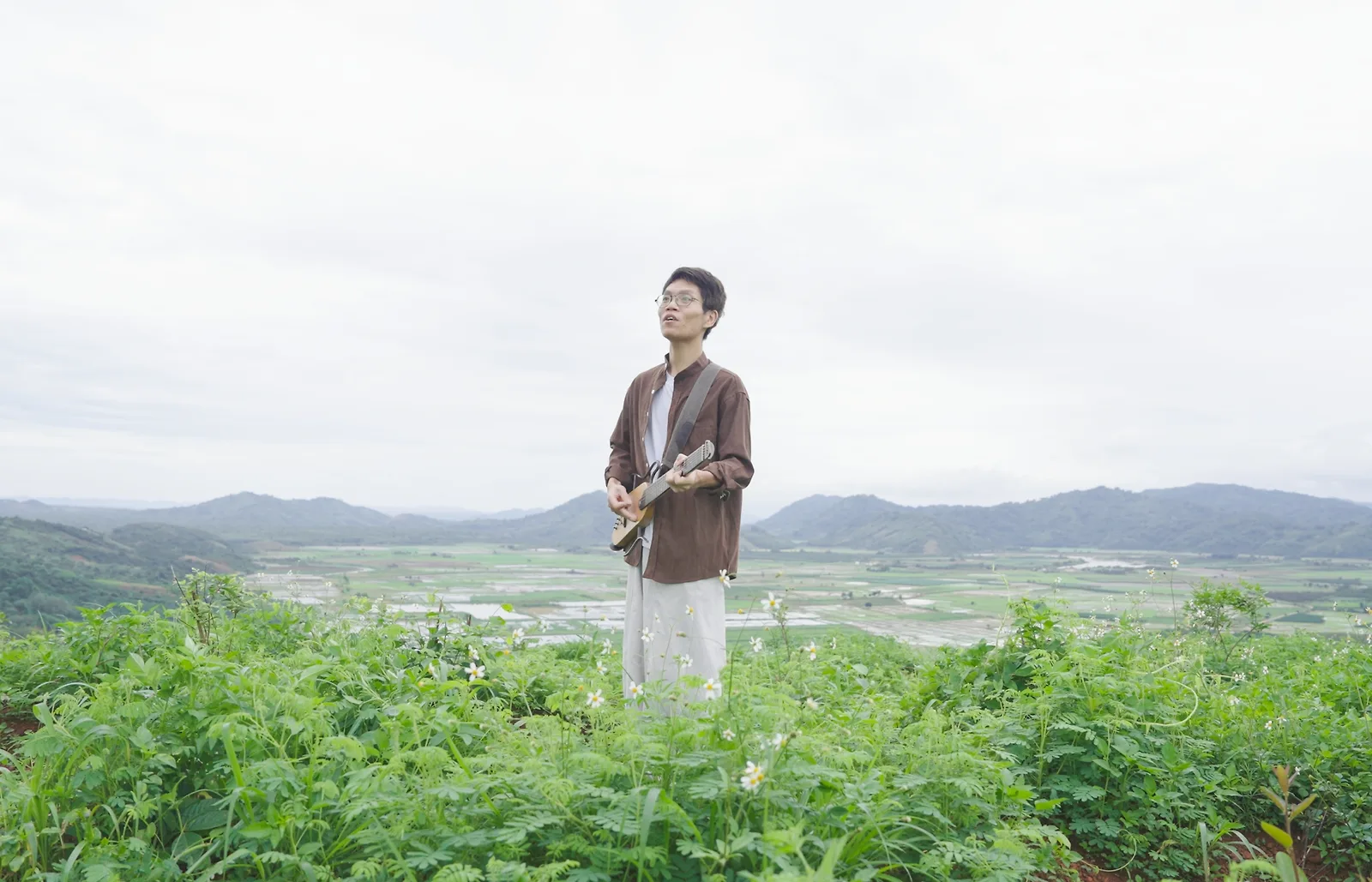 Den Mv Nhung Em Be Mat Troi 5
