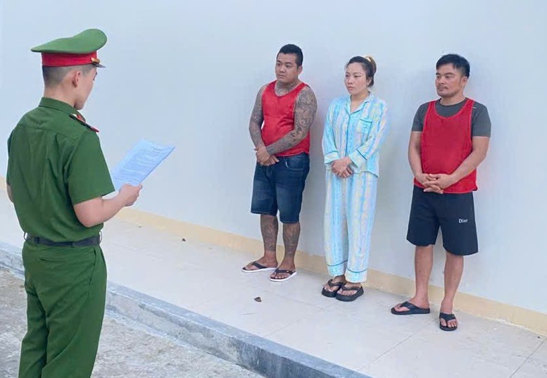 Pha Chuyen An Mua Ban Nguoi Duoi 16 Tuoi Giai Cuu 8 Be Gai 1