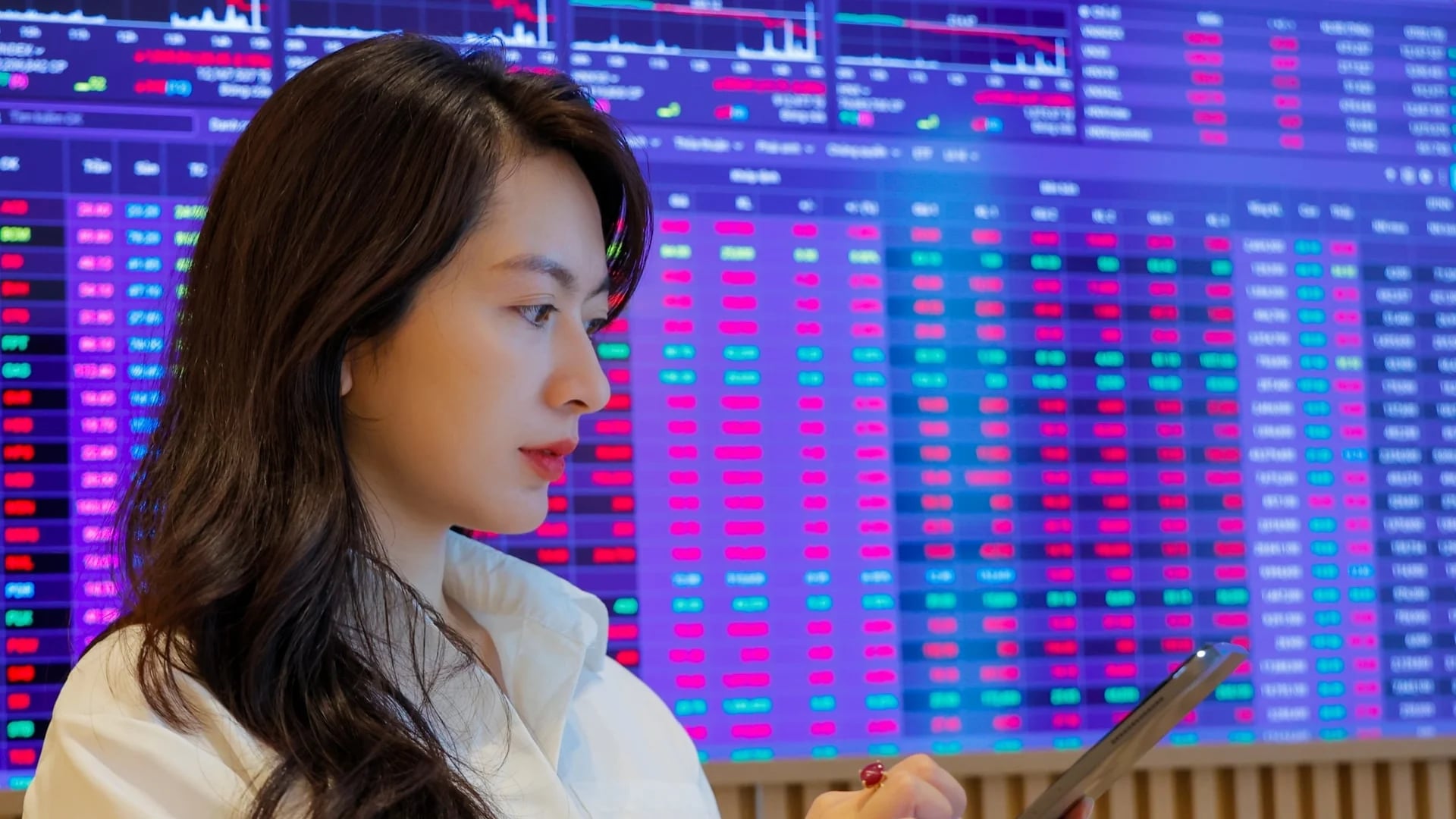 VN-Index giảm sâu bất chấp đà tăng của chứng khoán châu Á VN-Index giảm sâu bất chấp đà tăng của chứng khoán châu Á